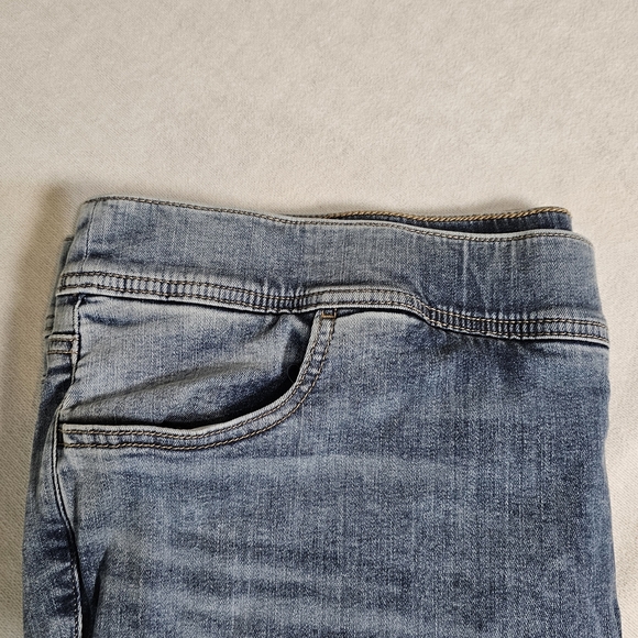 Torrid Women's 3r . Classic Blue Women's Jeans. - Picture 4 of 4